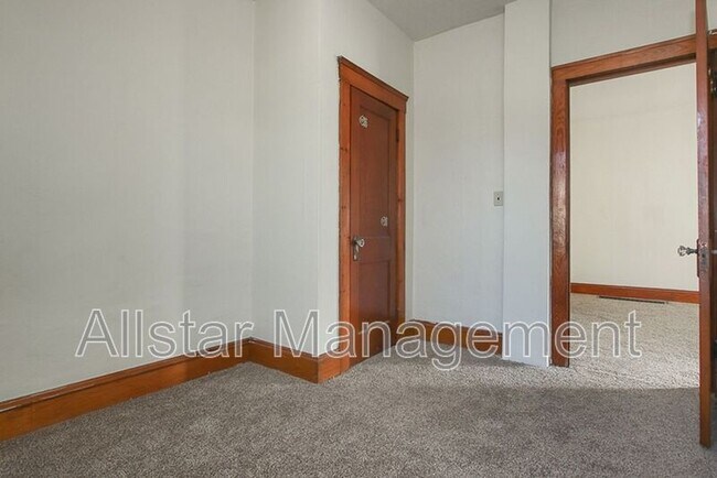 Building Photo - 1101 E 66th St