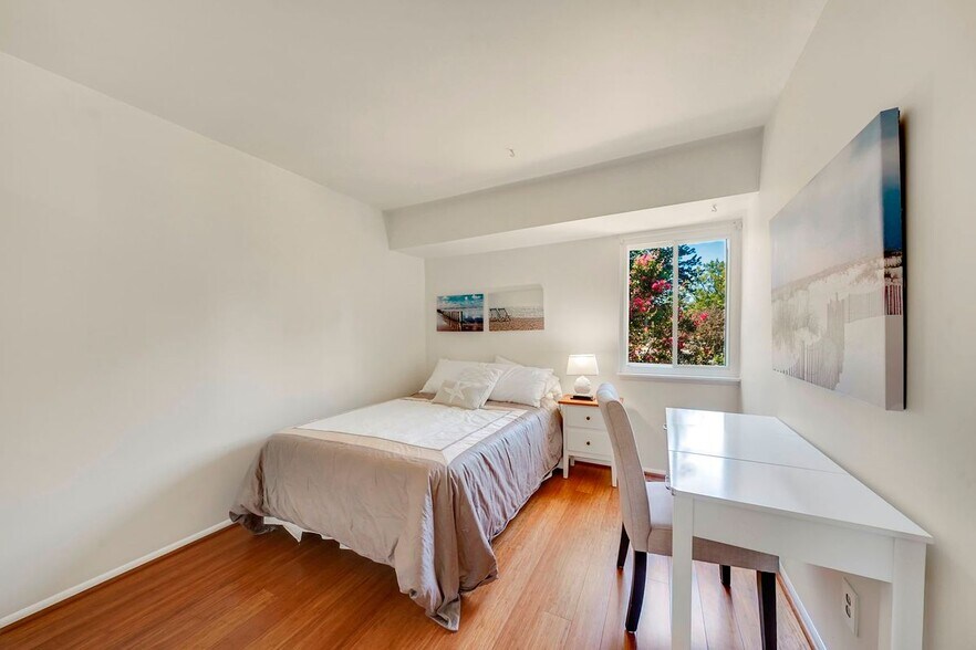 Building Photo - 1701 Westwind Way