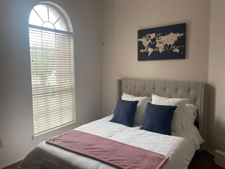 Building Photo - 4143 Norway Ln