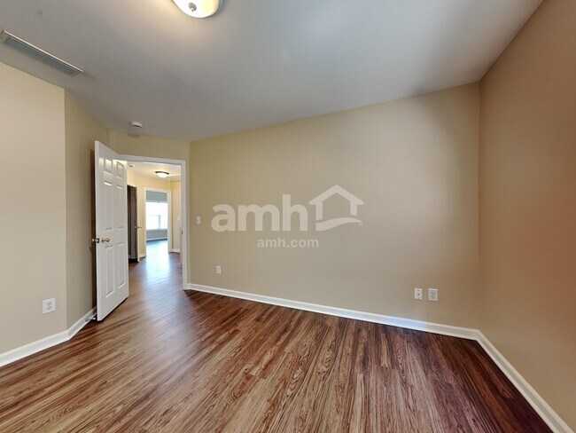 Building Photo - 1536 Cardinal Ln