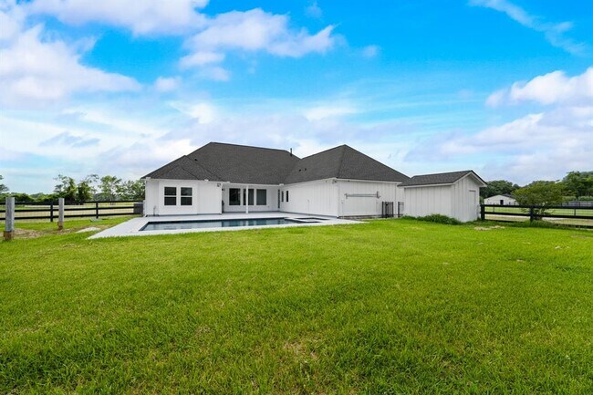 Building Photo - 2999 County Rd 208
