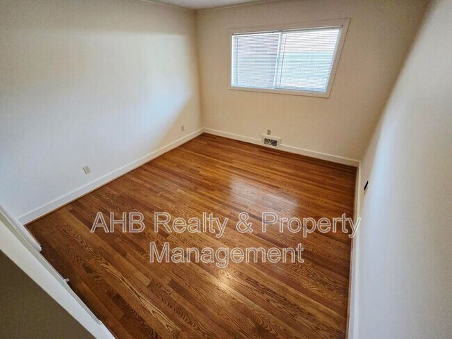 Building Photo - 3261 Alamance Rd