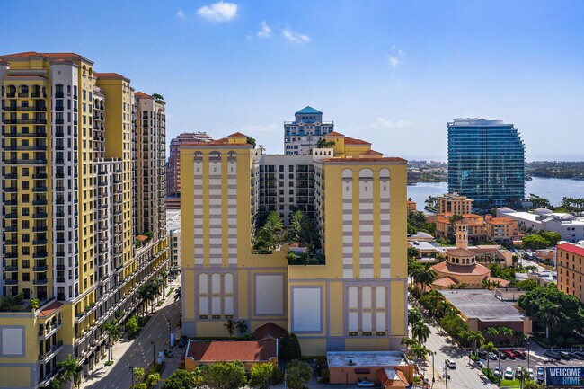 Building Photo - 801 S Olive Ave
