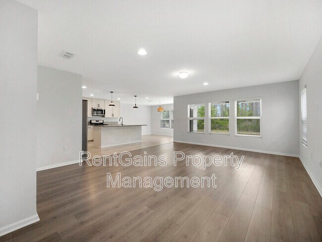 Building Photo - 597 Meadow Ridge Dr