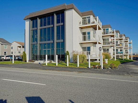 Building Photo - 493 Ocean Blvd