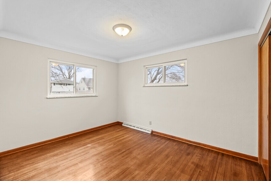 Building Photo - 5525 Sunnyside Dr