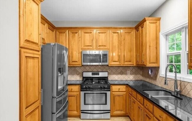Building Photo - 164 Greenview Dr
