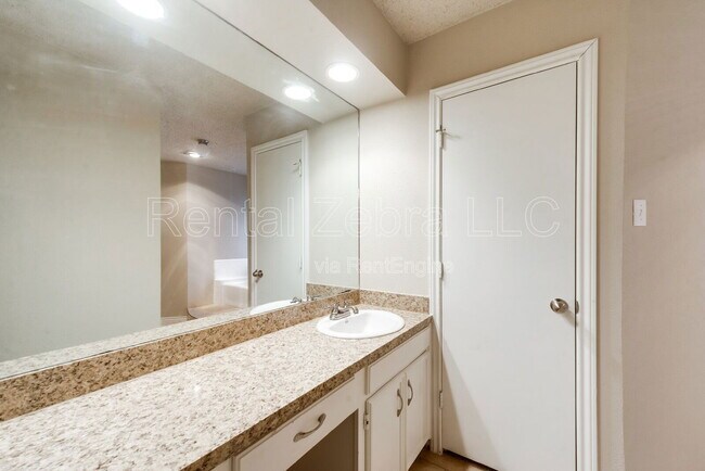 Building Photo - 4806 Stage Line Dr