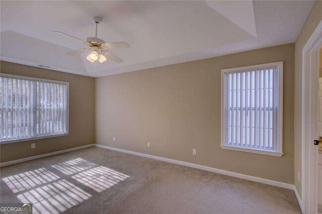 Building Photo - 2820 Northcliff Dr