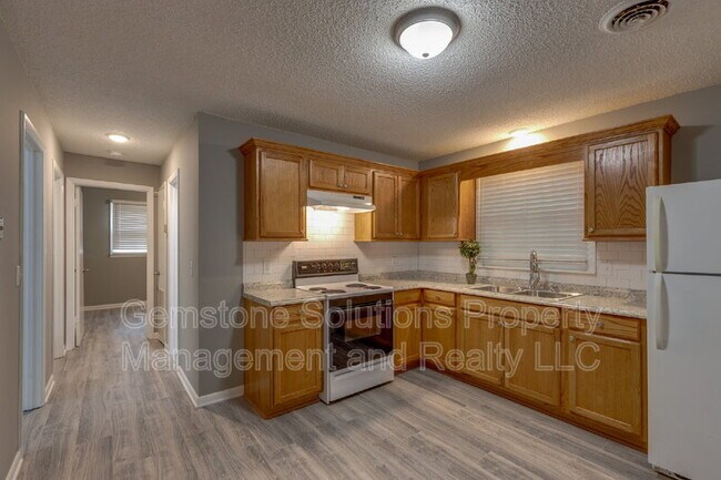 Building Photo - 2305 Dalebrook Ct