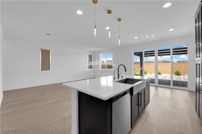 Building Photo - 4066 Painted Lady Ave