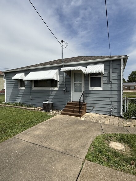 Building Photo - 4320 18th Ave