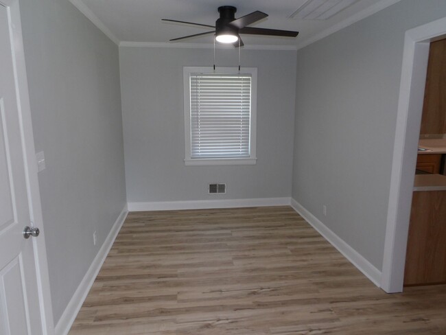 Building Photo - 3Bd/2BA   Brick Ranch Home
