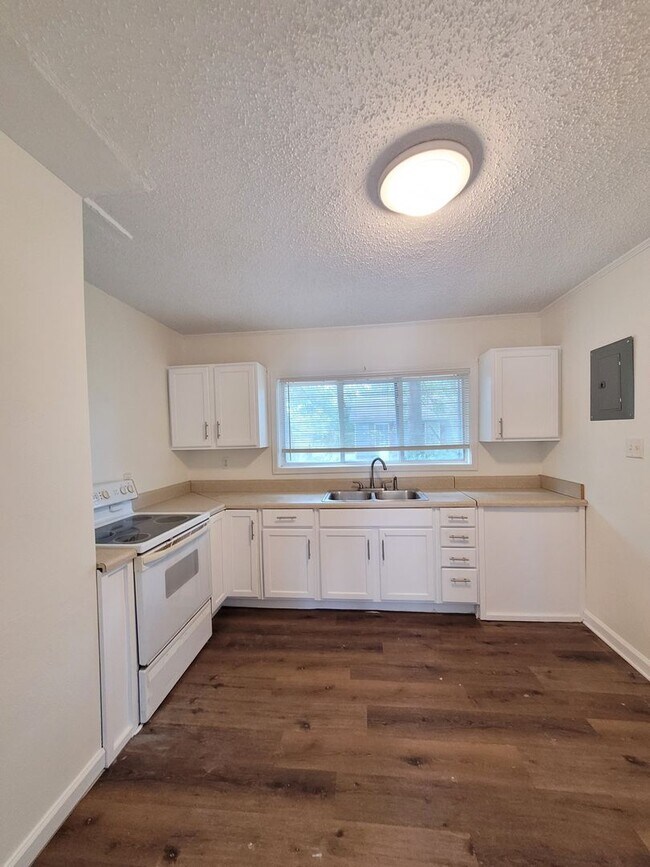 Building Photo - 925 N K St