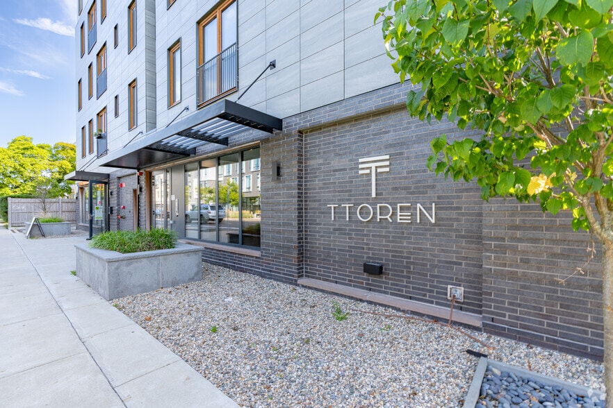 Signage - Ttoren | Modern Living. Naturally.
