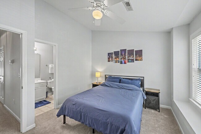 Building Photo - 549 Tayrn Dr