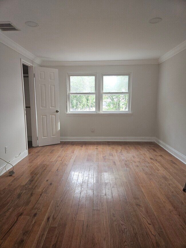 Building Photo - 3 Ethan Allen Ct