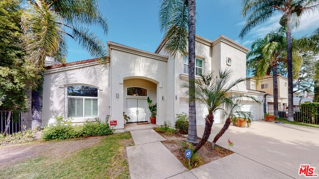 Building Photo - 4950 Densmore Ave