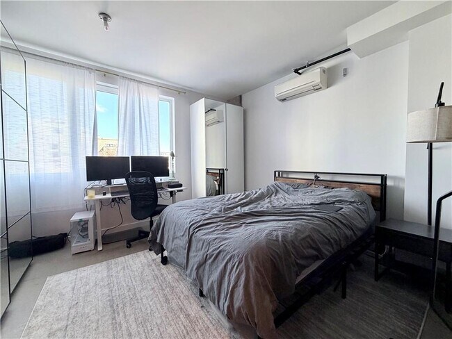 Building Photo - 651 New York Ave