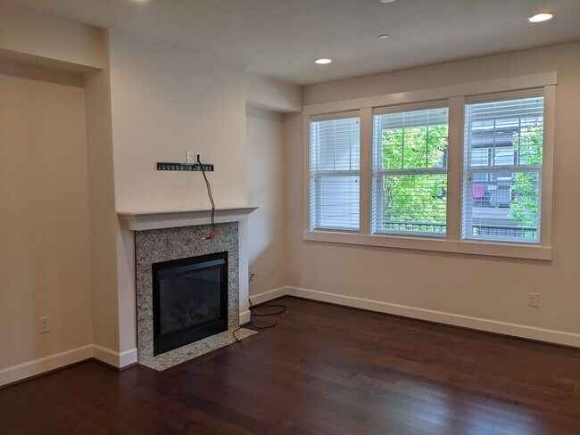Building Photo - Brownstone at Issaquah Highlands for Rent