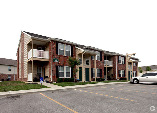 Primary Photo - Lynhurst Park Apartments