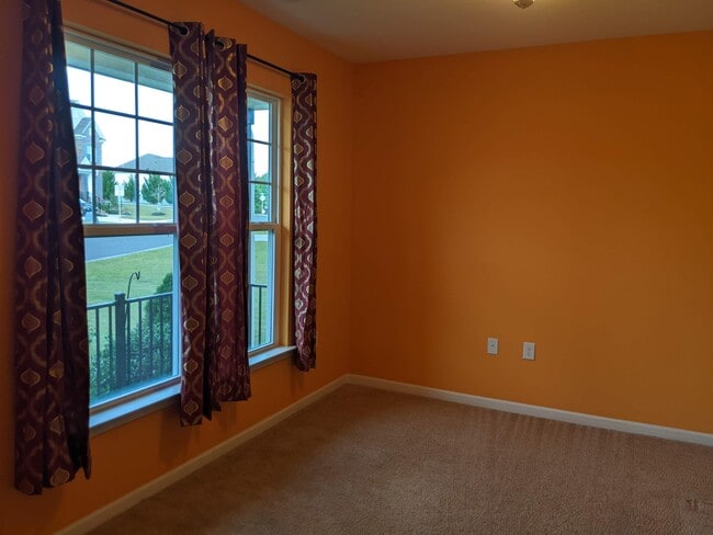 Building Photo - 422 Holly Blossom Dr