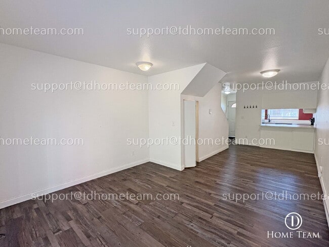 Building Photo - "Charming 2-Bedroom Townhouse Retreat in S...