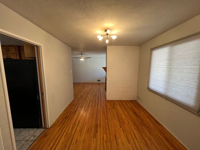 Building Photo - NE 3/BD 2/BA 2/CG