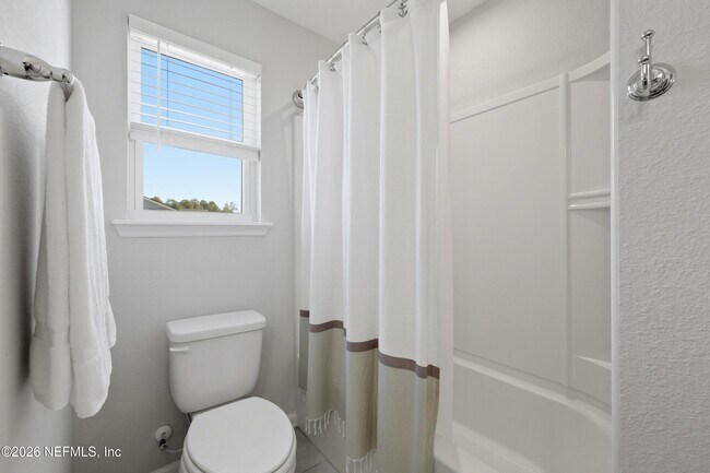 Building Photo - 184 Dahlia Falls Dr