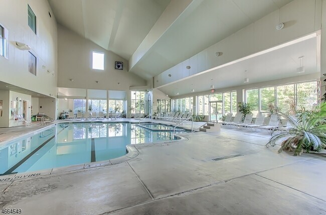Building Photo - 1000 Gates Ct