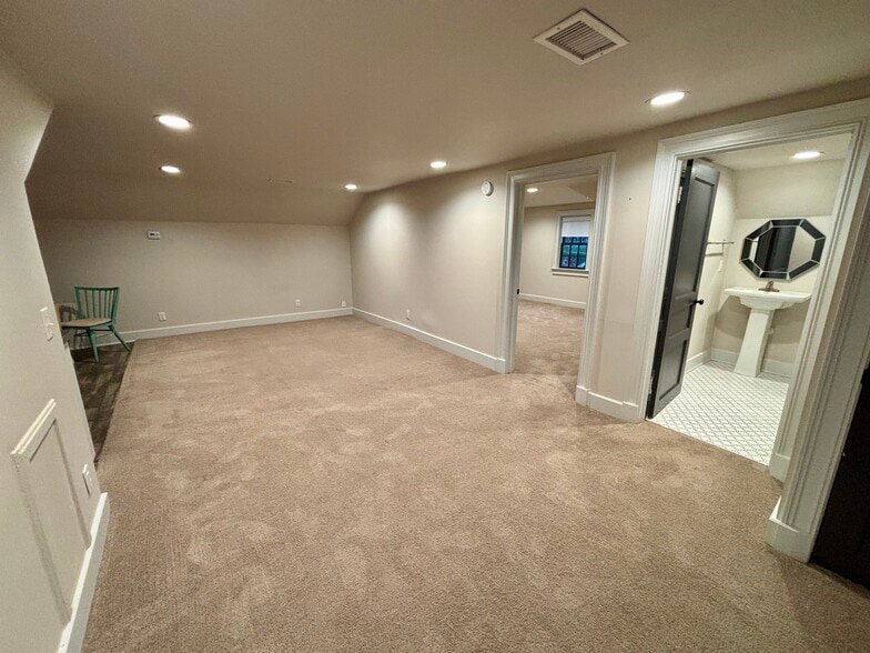 Primary Photo - 200 1st Ave