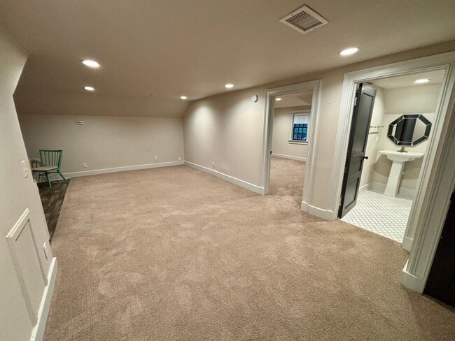 Building Photo - 200 1st Ave