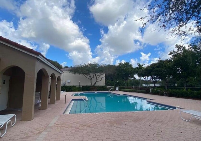 Building Photo - 599 NW 87th Ter