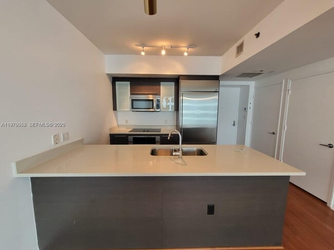 Building Photo - 500 Brickell Ave