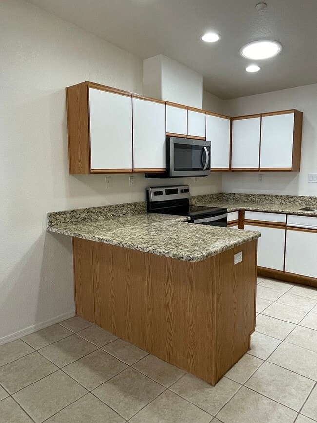 Building Photo - LAKE1335