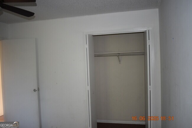 Building Photo - 4934 Log Cabin Dr