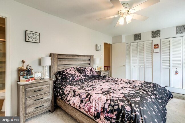 Building Photo - 546 Azalea Dr