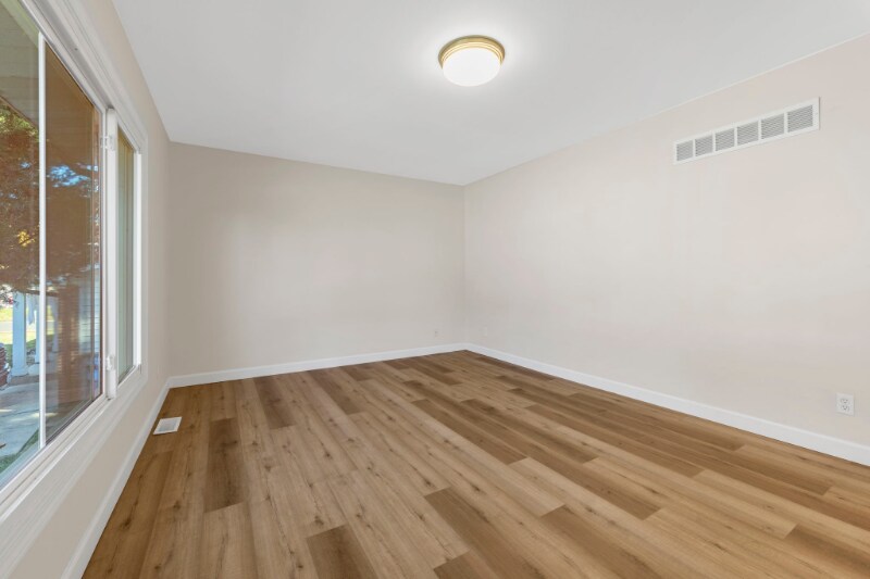 Building Photo - 2 Storkway Ct