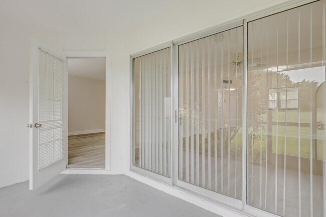 Building Photo - 3595 Birdie Dr