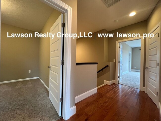 Building Photo - Beautiful, Spacious Crescent Home in Colon...