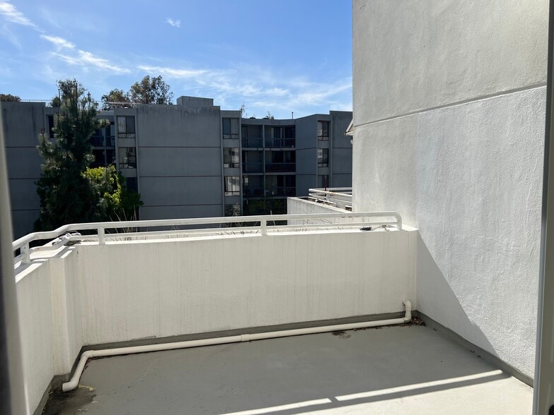 Master Balcony - 650 Kelton Ave