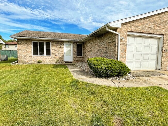 Primary Photo - 150-154 Meadows Cir