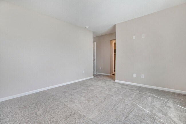 Building Photo - Beautiful 2 Bed 2 1/2 Townhome in Virginia Village