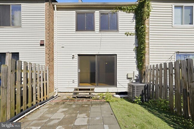 Building Photo - 1204 Brethour Ct
