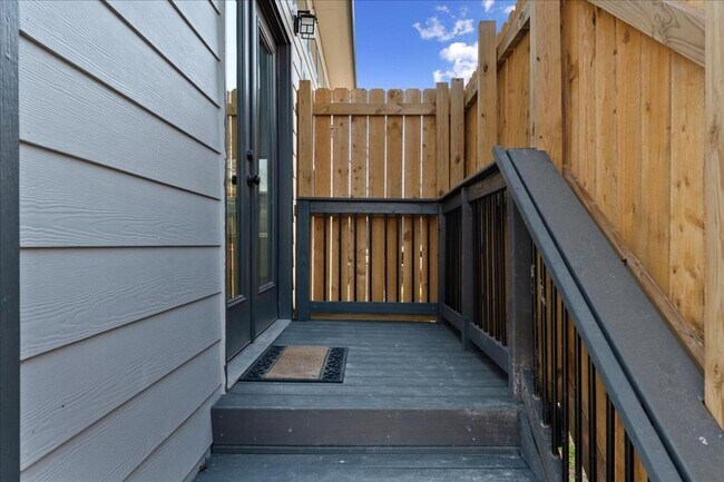 Building Photo - 1411 Fairfield Dr