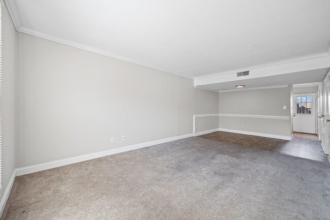 Building Photo - Lovely 2-Bed, 1.5 Bath Townhome in Quail Run of Charlotte!