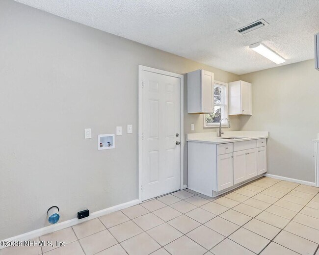 Building Photo - 1901 Pullman Ct