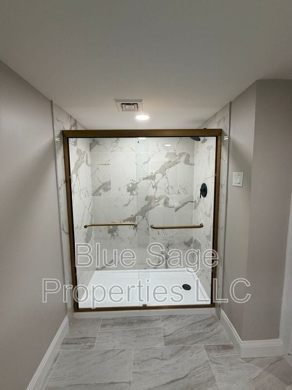 Building Photo - 402 Rively Ave