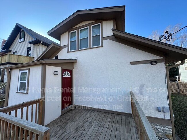 Building Photo - 2535 Charlotte St