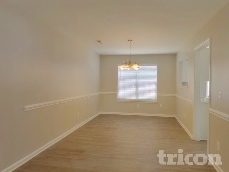 Building Photo - 1506 Kindred Cir NW